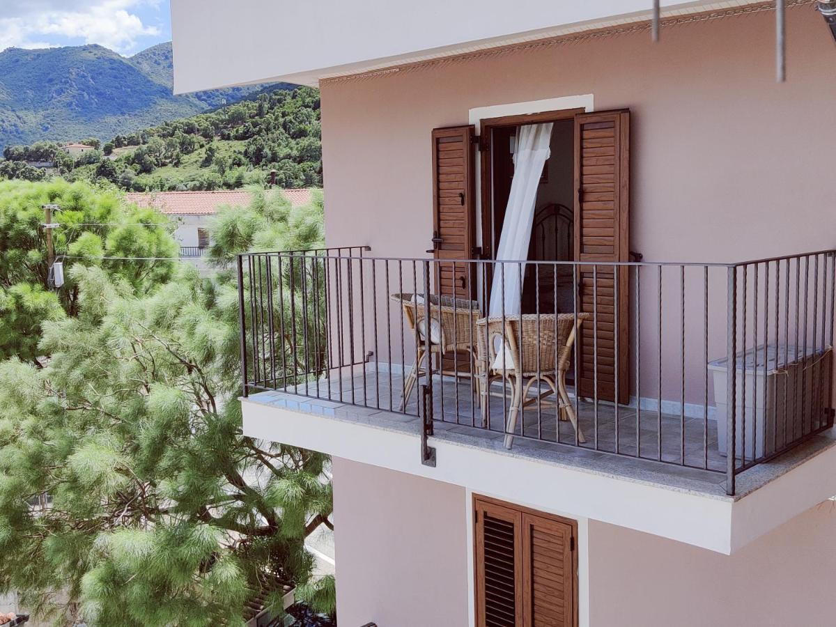 Rooms&Terraces Urzulei מראה חיצוני תמונה